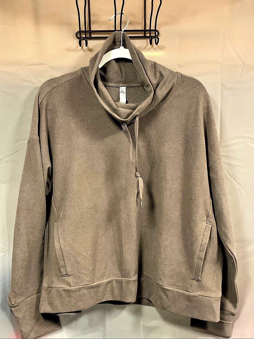 Reebok Funnel Neck Pullover in Brown Size Large